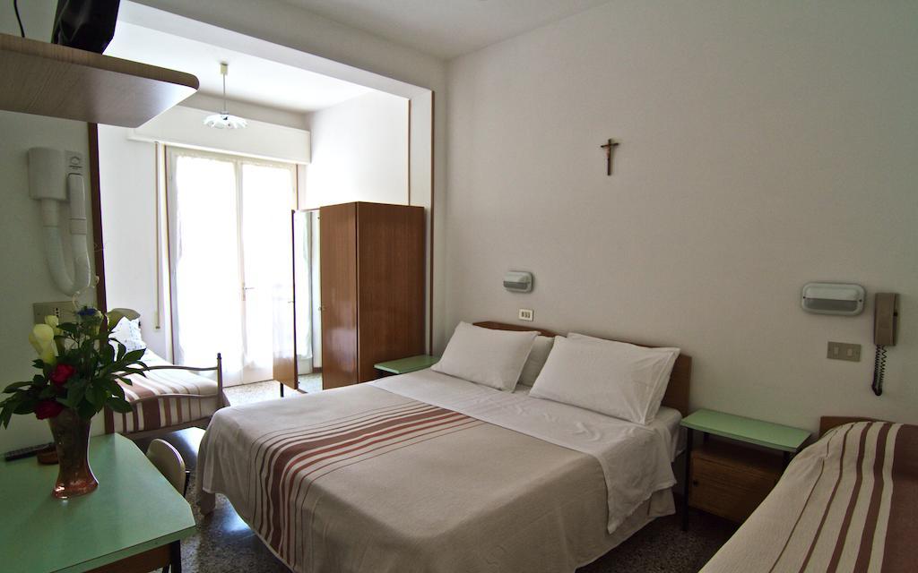 Hotel Villa Tua Риччоне Номер фото