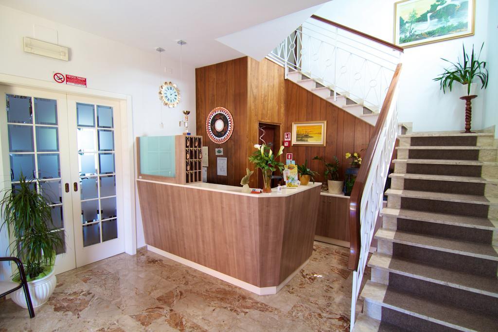 Hotel Villa Tua Риччоне Екстер'єр фото