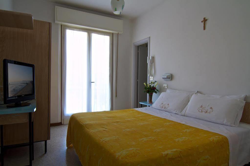 Hotel Villa Tua Риччоне Екстер'єр фото